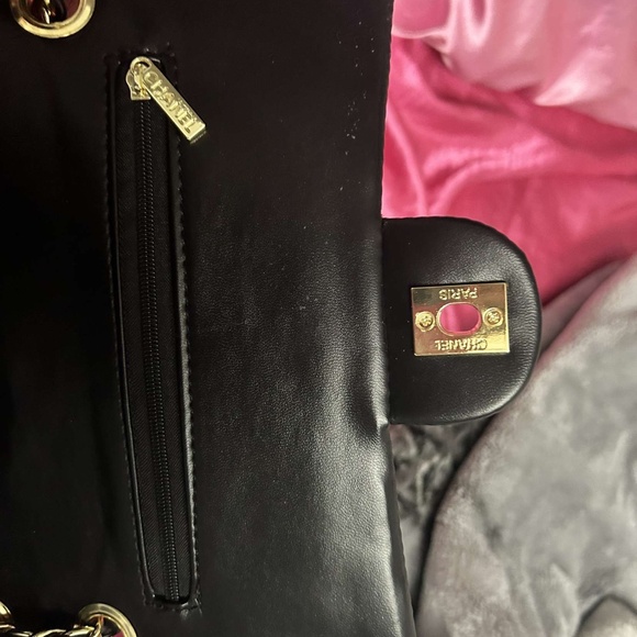 Chanel handBag - Picture 2 of 5